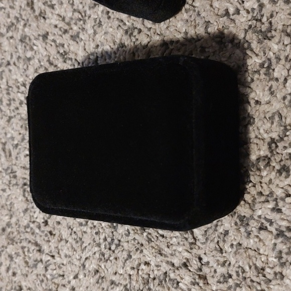 Black Velvet Necklace and Ring Box - Picture 2 of 6